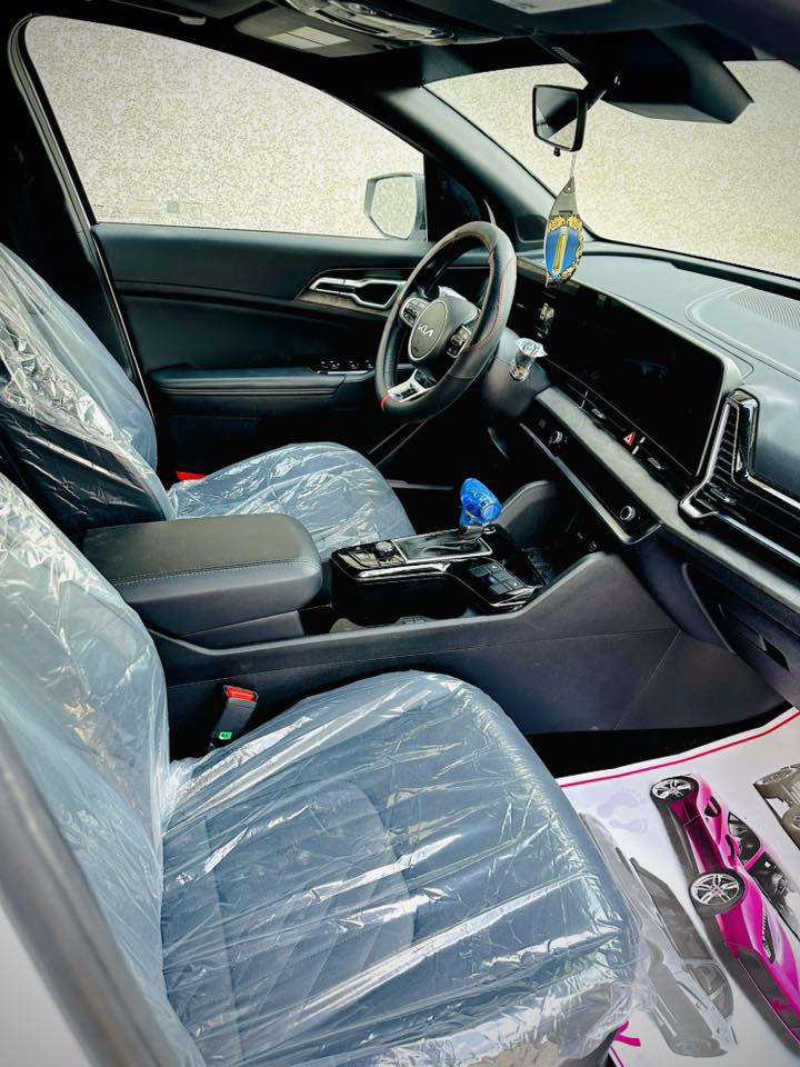 سبورتج 2024 X لاين فول مواصفات 
محرك2500 GDI  
ماشيه 33الف مايل
فتحة سقف بنورما 
لايت لد مع زنون 
دفع رباعي4x4 
شاشه متصله 
كرسي كهرباء 
جنطة كهرباء 
تدفئه كشنات 
تبريد قطعتين 
هاند بريك كهرباء 
اشاير بل مري 
حساسات مري 
قيادة ذاتيه 
رادار خلفي 
رادار امامي 
توقف ذاتي 
كشنات جلد 
تبريد ثلج 
ويل كروم مطعم سواد
دخول جديد باسمي 
حادث باب الجنطه مبدل نفس الون(ابيع سونار )

والجاملغ الخلفي جه السايق نفسه راجع ومصبوغ 

فقط ذني اماً الباقي كفاله عامه 
صور الحادث بل منشور
مكان السياره بابل الحله ورديه خارج 
السعر 190 وبيها مجال قليل 
***********
***********
