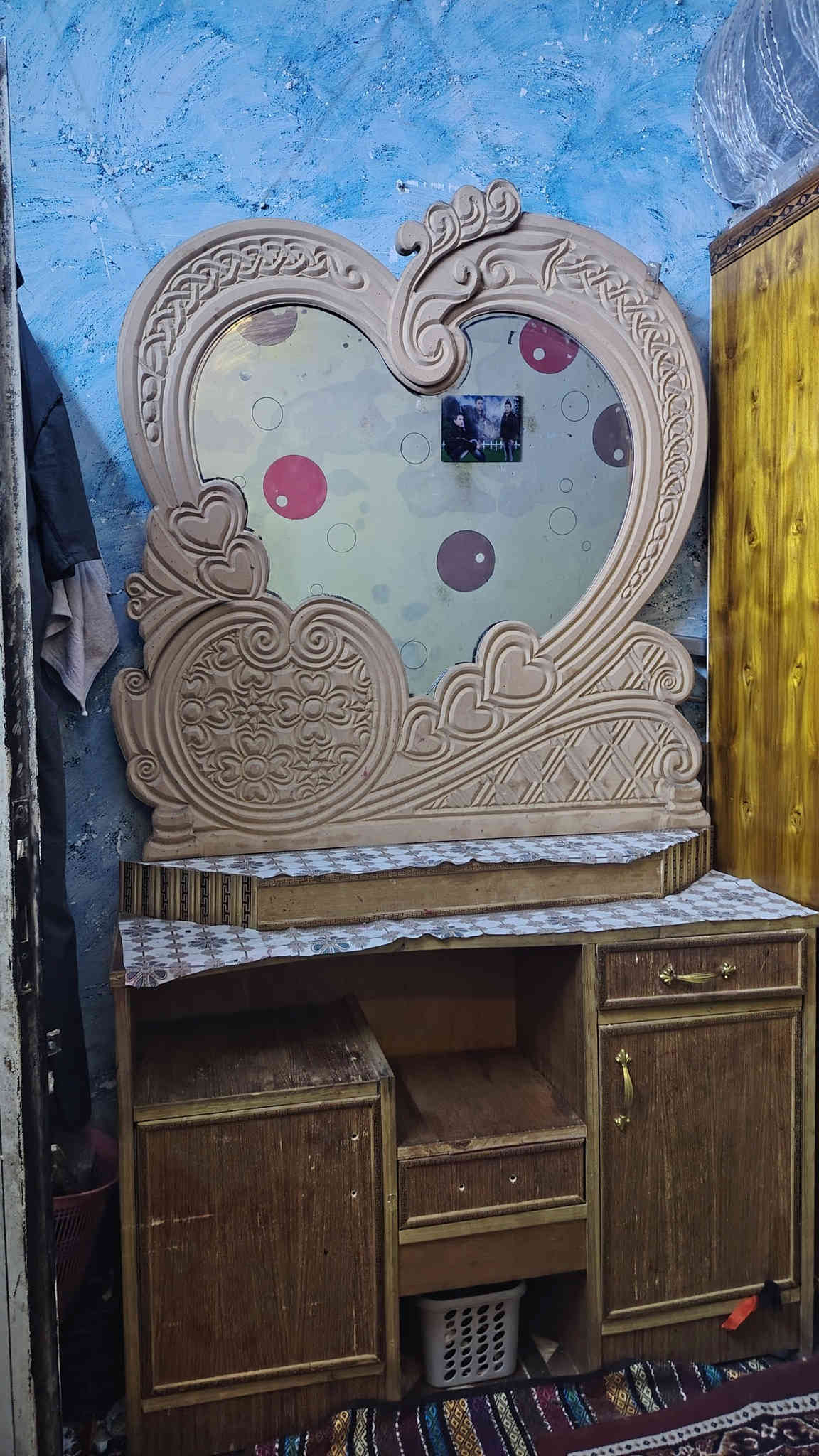 سلام عليكم ورحمة الله

اخواني خواتي

غرفت نوم جدید

عوزهة بس صبغ فقط

سعر 750 بيهة مجال

غرفة جديد مثل ما جاي شوف بعينك عنواني جسر ديالى القديم

رقمي ***********
