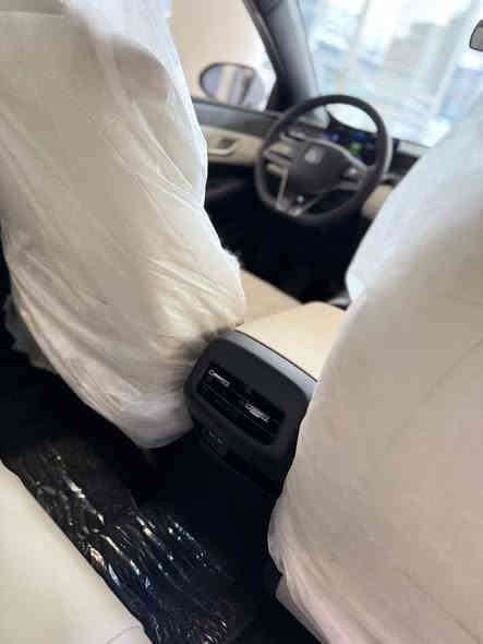 🏛️🏛️معرض التحسين الذهيباوي 🏛️🏛️
توفر ال BYD qin plus
ابيض والداخل ابيض
دلال ادللكم متابعين معرض التحسين الذهيباوي تونسووووو 
🔴السعر  : 🔥🔥🔥،🔥🔥🔥
مرقم بغداد وصافي بدون دلاليه 
‏
اليكم المواصفات
انتبه السياره : هايبرد & بانزين & كهرباء يعني التفويله الوحده بانزين تمشيك 2100 كيلو
سعه التانكي 65لتر 
موديل 2025
حساسات 
حجم المحرك 1.5
شاشه اصليه 
كامره خلفيه
هند بريك كهرباء
دشبول شاشه ديجيتال
اوتو هولد
مفتاح التشغيل بصمه
تشغيل عن بعد 
تحكمات مقود
اوامر صوتيه
منفذ طاقه
منافذ شحن
 جلد حياكه
دخول ذكي
3 وضعيات قيادة
اشاير بالمري
تتسع المقصورة ل 5 ركاب
المقاعد جلد رياضي
اريل نفكيتر
اناره داخليه LED
لد امامي LED
‏LED بك لايت
قطعتين تبريد 
مثبت سرعة
حجم الاطار 16
مانع تزحلق
شاحنه خلفية
كير ماوس
البطاريه ليثيوم الاقوى والاطول عمرا في عالم الهايبرد 

‏‎اوقات الدوام جميع ايام الاسبوع 
‏‎من الـ10 صباحـاً الى الـ10 مساءً 

‏‎للاستفسار يرجى الاتصال على الارقام الاتية ☎️:
‏‎للاستفسار  ***********
‏‎للاستفسار ***********
‏‎بغداد حبيبية  شارع المعارض🚙🚙
‏‎متوفر🟥بيع🟥شراء🟥مراوس🚦⭐️

‏‎ولاتنسى اذا حبيت تستبدل سيارتك القديمه معرض توفر الاستبدال بين القديم والجديد بنظام المراوس وبخدمتكم 🚗🔛🚙

#توسان #لاندكروز #سورنتو #كورولا #كورولة #تويوتا #كامري #هايلوكس #كيا #سبورتج #النترا #سني
