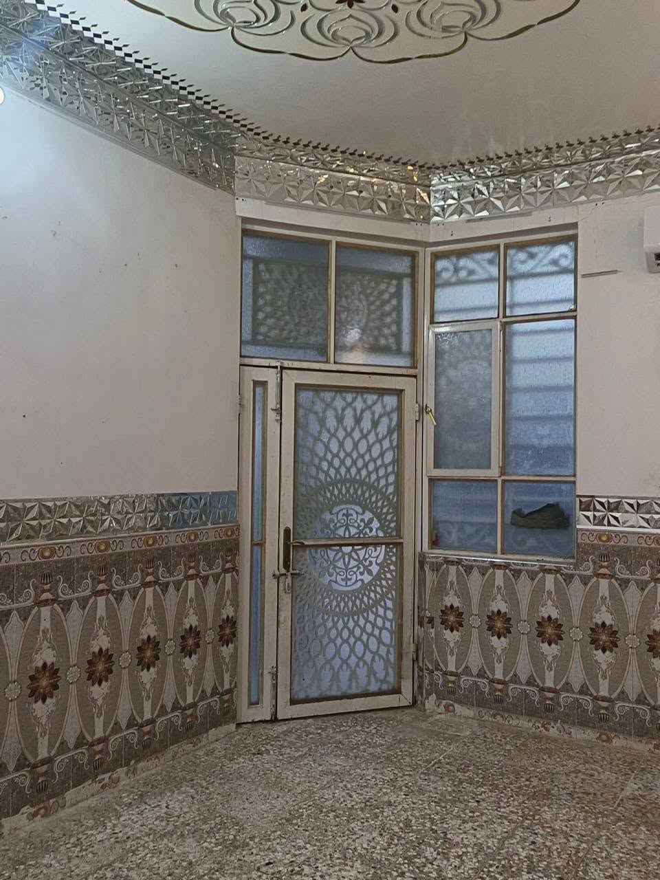 بيت للبيع في حي الوفاء المساحه 100 متر طابق واحد صب مسلح منطقه الاساتذه مطلوب للمصرف العقاري يباع بتطلوعه للاستفسار/***********
