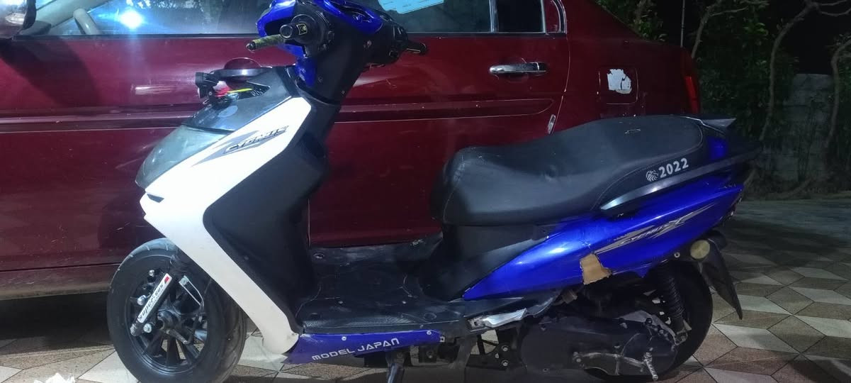 دراجه للبيع سكنس محرك ماكس 120 النضافه كدامك  ما ناقصه شي  او مراوس ب ايراني مكان تقاطع القدس‏‪***********‬‏
