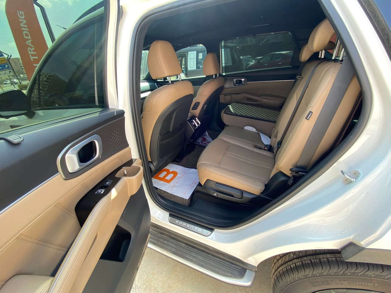 🔥 كيا سورينتو 2024 / 2025 / 2026 استيراد بجميع الفئات 🔥
لو بتدور على SUV فخمة تجمع بين القوة، التكنولوجيا، والراحة العائلية.. يبقى كيا سورينتو هي اختيارك المثالي! 😍

✅ متوفر جميع الفئات
✅ ألوان: أبيض - أسود - شامبين
✅ أقل سعر في مصر
✅ استلام فوري خلال نصف ساعة فقط
✅ إنهاء جميع الإجراءات بأسرع وقت

🚘 مواصفات كيا سورينتو:

✔️ تصميم خارجي فاخر وجريء مع إضاءة LED كاملة وشبكة أمامية عصرية مميزة. (kia.com.eg)

✔️ مقصورة واسعة 7 راكب بخامات فخمة وتشطيبات راقية تناسب العائلة والسفر. (kia.com.eg)

✔️ شاشتين بانوراما 12.3 بوصة للعدادات والنظام الترفيهي مع Apple CarPlay وAndroid Auto. (kia.com.eg)

✔️ فتحة سقف بانوراما كهربائية تضيف إحساس بالفخامة والرحابة. (kia.com.eg)

✔️ نظام صوت Bose عالي الجودة لتجربة صوتية استثنائية. (kia.com.eg)

✔️ مقاعد جلد فاخر مع ذاكرة وتسخين وتبريد بالمقاعد في الفئات العليا. (kia.com.eg)

✔️ ناقل حركة أوتوماتيك متطور واستجابة ممتازة على الطرق السريعة وفي السفر. (kia.com.eg)

✔️ أنظمة أمان متقدمة تشمل:
ABS – EBD – ESC – TPMS – حساسات أمامية وخلفية – كاميرات ومساعدات قيادة متطورة. (kia.com.eg)

✔️ مساحة شنطة ضخمة مناسبة للعائلات والسفر والرحلات الطويلة. (kia.com.eg)

🔥 كيا سورينتو… فخامة كورية بمستوى سيارات أعلى بكثير من فئتها!

📞 للتواصل والحجز والاستعلام:
01149200773

🚨 الكميات محدودة والاستلام فوري… احجز عربيتك قبل نفاد اللون أو الفئة المطلوبة.


**إذا كنت صاحب هذا الإعلان وتريد حذفه لأي سبب، رجاءا أرسل رسالة إلى الدعم الفني**