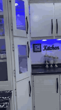 السلام عليكم كاونتر كامل للبيع مع الطباخ والاوفن فقط مكان شارع فلسطين السعر 650 وبي مجال ***********
