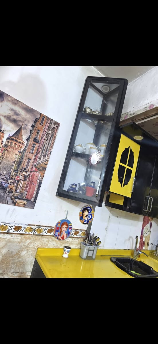 كاونتر لبيع مع الطباخ والفرن والمرشحه والخلاط لبيع مكاني شعله ام نجم 
٧٥٠لف وبيه مجال قليل
***********
