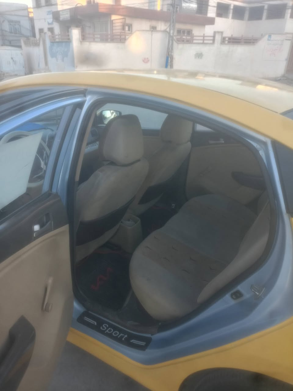 اكسن ١٢ للبيع محرك  كير شرط
فول عادي هيئه غرامات صفر شرط التحويل
تبريد كمبليسر ضعيف يفصل
السعر 70 وبيها مجال بصيط
***********
***********

