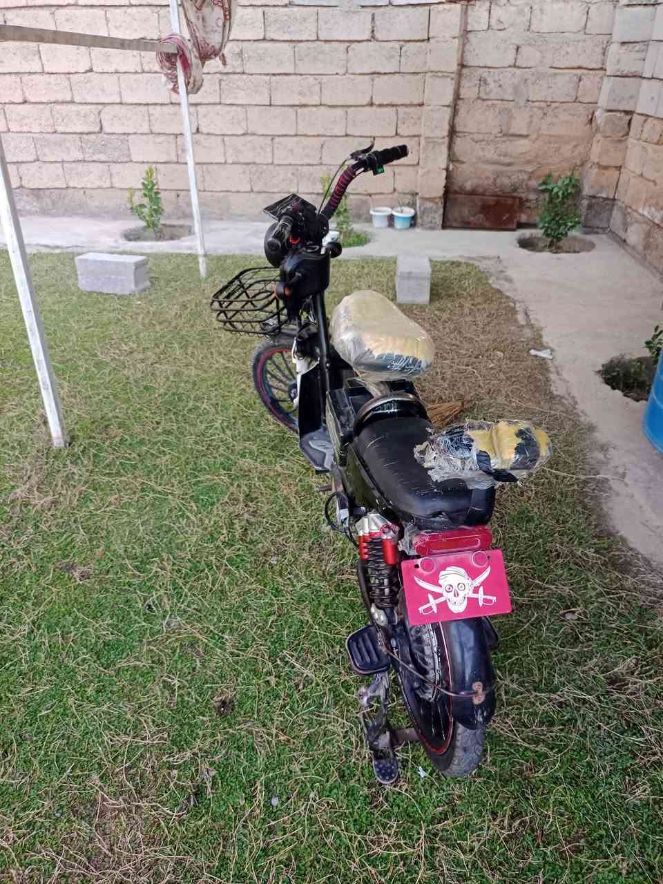 اخوان السلام عليكم ورحمة الله
يوجد موطور شحن حجم((20))2024  للبيع 
نضيف حيل بريك  ضوء عالي ناصي شرط باتري جديد دبلات شغالات غاز بس الاماميات طاكات سلة موجودة بي سريع //الشحن فول//الحبة الوحدة تميشك من 2 كيلو الى 3 كيلو  
او اي عطل يضهر بل شاشة شاشة شغالة 
بس نضام السرع مو شغال ثابت عل نمرة 3  
عدد الباتريات 4 دبل حجم كبير 
حجم الملف 50 فولت او 1500واط)// الاستفسار ه‍ـ //((***********)) وتحياتي 
السرعة عل 3// 80//او عل 4 //99//حقيقي76
