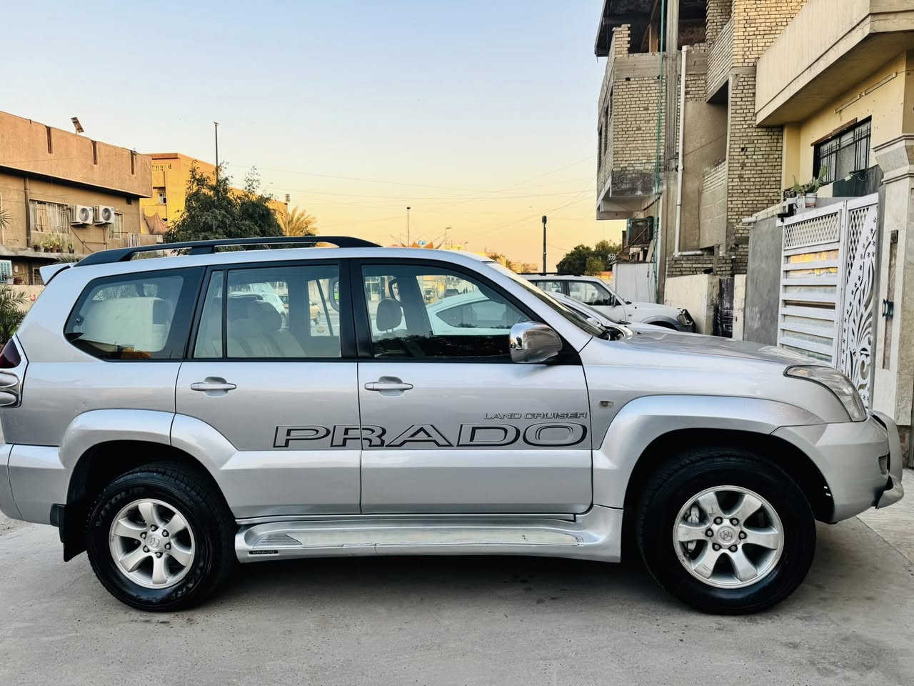 السلام عليكم برادو 2008 VX 6 سلندر فول مواصفات كشنات تدفئة كشنات كهرباء شاشه كأمره. مري شفط فتحه سياره بدون حادث.  جراد بنيد. حوف جملغات كلير سياره حلوه  رقم بغداد جديد سعر 147. رقم  ***********
