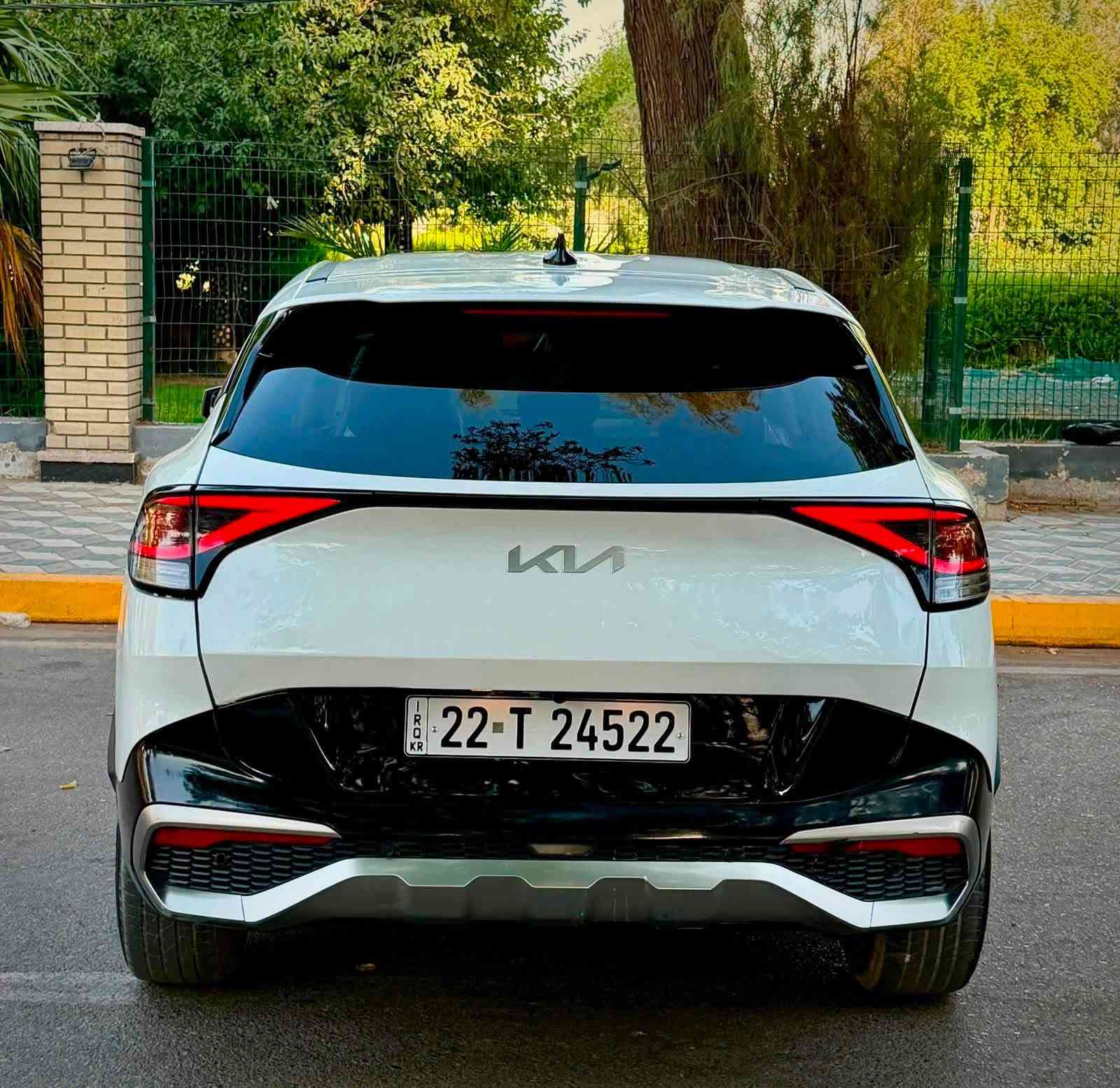 للبيع فقط بدون مراوس
كيا سبورتج موديل 2023
وارد امريكي  حادث بارد مكانين بلجاملغ الخلفي و الصندوك وتكحيل بسيط بجم كبس بدون ايرباك

مواصفات LX  
دفع رباعي 
مانع انزلاق
نظام منحدرات
 اربع انظمة قيادة
 نظام قيادة ذاتية
 نظام ABS
 نظام توقف امامي خلفي 
    وتحذير قبل الاصتدام
نظام تحديد مسار ومثبت سرعة
نظام اوتو ستوب
 فول تحكم ستيرن
كامرة خلفية
 تبريد امامي خلفي
شاشة واير ليس تدعم اندرويد اوتو وابل كار بلي 
منفذ شحن type c و UPS
هاند بريك كهربائي
 لايت LED
حاكية اوامر صوتية
محرك 2.5 Gdi
اوتو هولد 
العداد 40الف فقط 

مكان السياره بغداد العطيفيه
السعر 187وبيهة مجال بسيط
للاستفسار
***********
