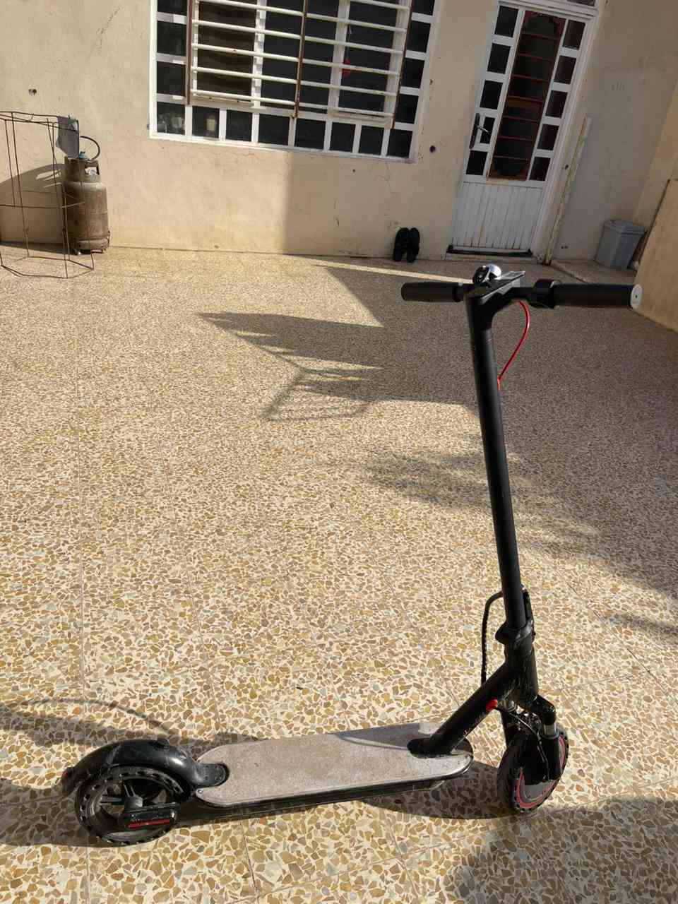 السلام عليكم سكوترشحن للبيع السعر 250للاستفسار الاتصال على الرقم ***********او***********
