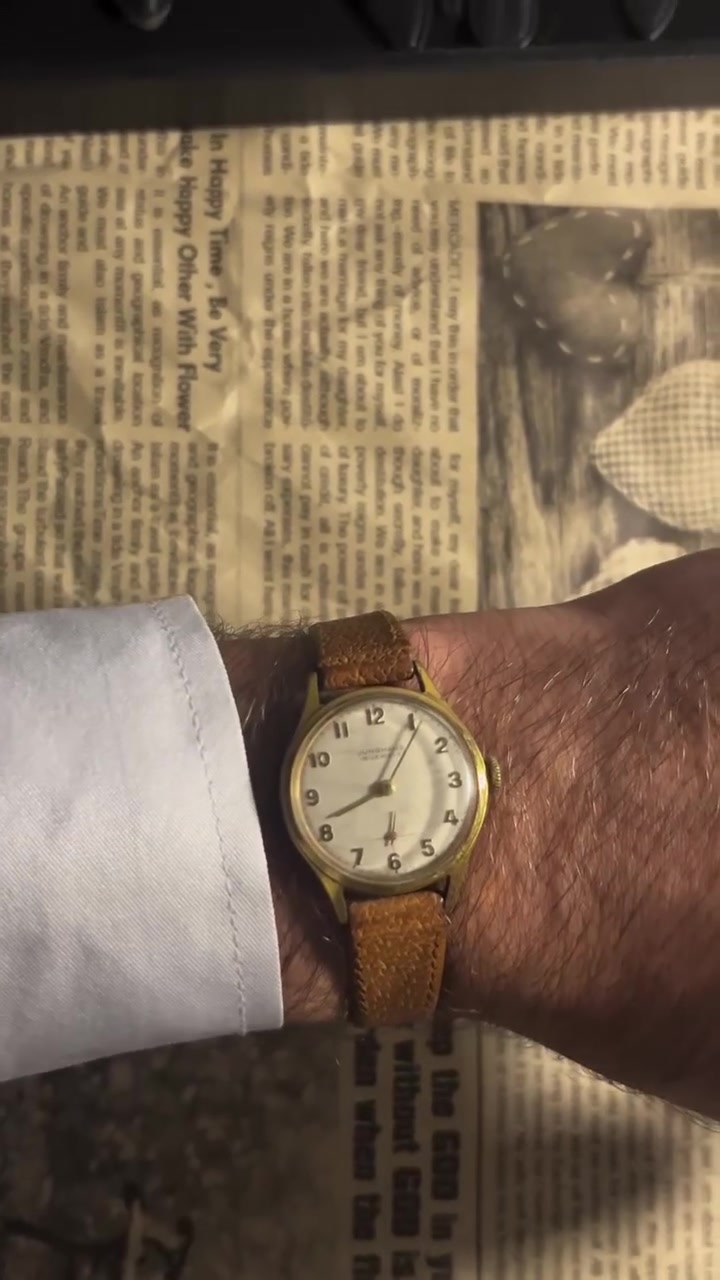 Junghans ساعة منتج ألمانية من+

تصميم كلاسيكي من خمسينات او ستينات القرن الماضي يجمع بين البساطة والفخامة الهادئة.

يتم تداول الساعة في بعض المواقع بما يقرب ال ٢٥٠ الف دينار عراقي.

. حركة ميكانيكية أصلية 15 Jewels

. صناعة ألمانية عريقة ودقة عالية

. ثوان صغيرة بتفصيل منتج أنيق

. هيكل مطلي باللون الذهبي

. ظهر ستانلس ستيل مقاوم للصدمات

. مينا أبيض كلاسيكي بأرقام بارزة مميزة

. قطعة مناسبة لعشاق الساعات التاريخية والستايل الهادئ

ساعة تحمل روح التاريخ

#اكسبلور_فولو

#اكسبلورر

#ساعات


**إذا كنت صاحب هذا الإعلان وتريد حذفه لأي سبب، رجاءا أرسل رسالة إلى الدعم الفني**