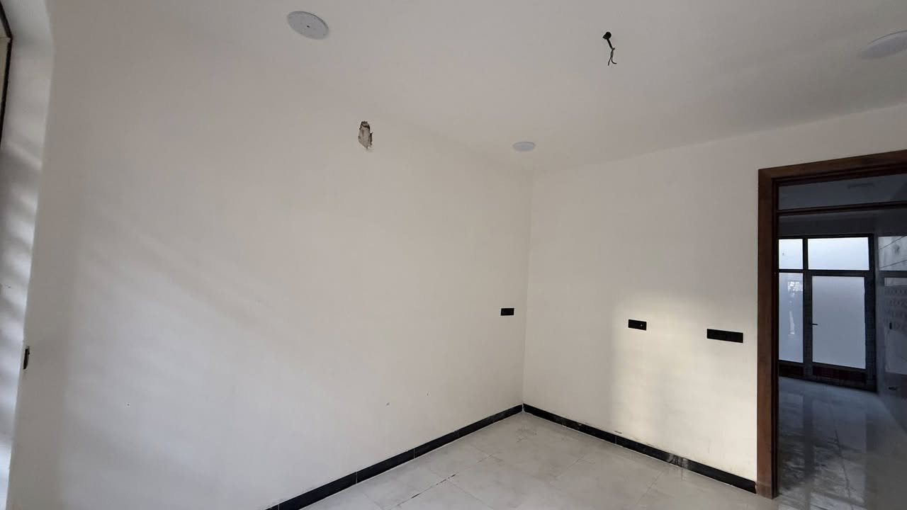 🌟دار  50متر للبيع  بناء حديث 

🌟الدار طابقين ونصف يحتوي على ثلاث غرف نوم 

وحمام 2 واحد بالطابق الارضي والثاني في الطابق الثاني

🌟نوع الملك طابو زراعي ملك صرف سند25

🌟حي البساتين شارع الشيخ منهل

للأستفسار:

  ابراهيم الكناني. ***********

حيدر الزيرجاوي. ***********
