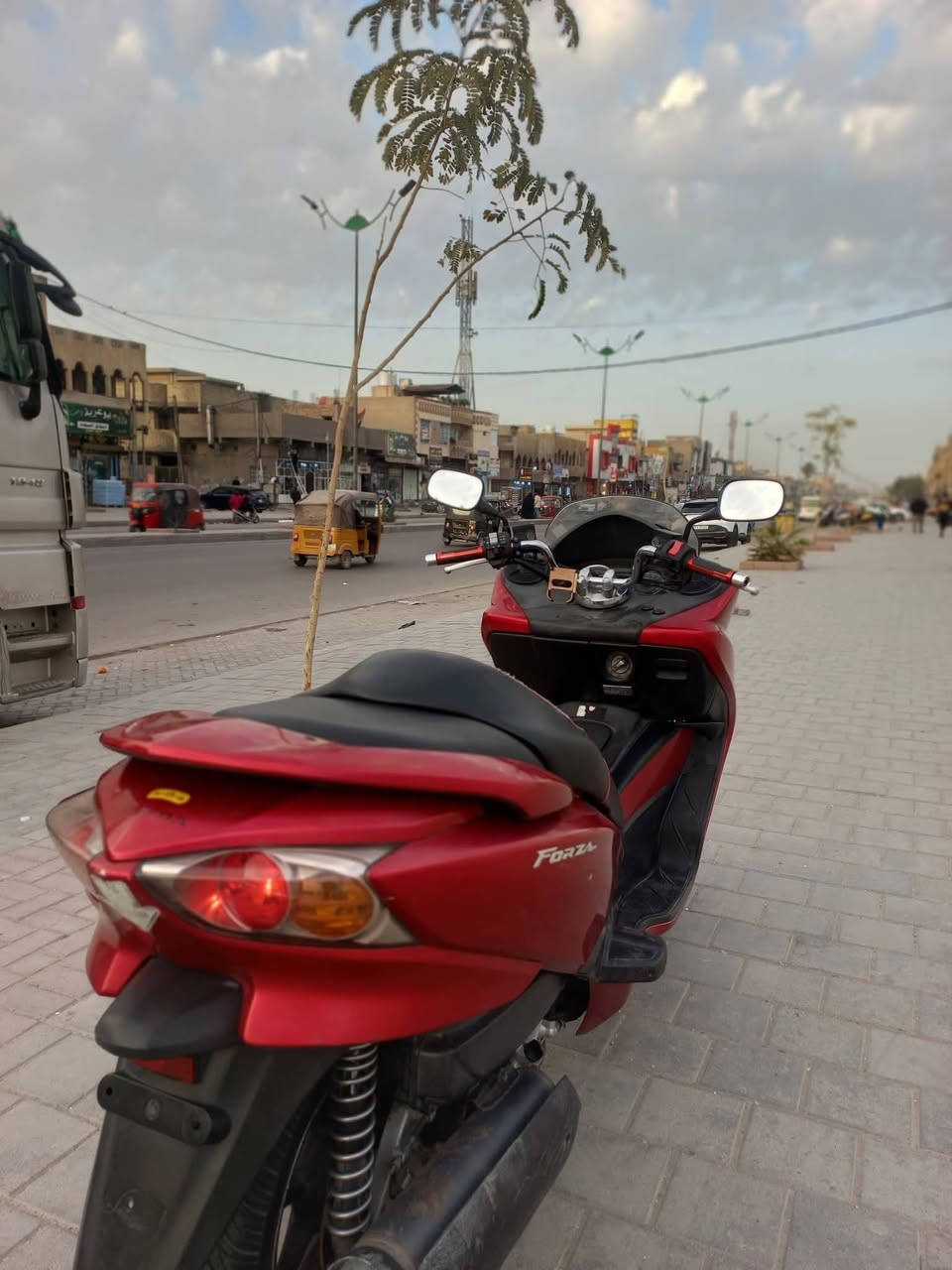 سلام عليكم دراجة فورزا0 /10 دراجة حلوه ما بيهة أي شي دراجة مكفولة بيهة ابيثري بلوتوث وبيهة دمام هم دراجة تسارع مالهة 150 العنوان ميسان منطقة العرضات الرقم***********
