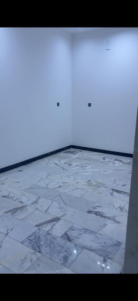 السلام عليكم دار للبيع طابو زراعي سند ٢٥  المساحه ١٥٠ الواجهه ١٠ نزال ١٥  بناء حديث درجه أولى  طابق واحد غرفتين نوم وهول واستقبال  ومطبخ وصحيات داخليه وخارجيه ومناور ثنين الطهمازيه مجمع الأمير السكني ***********
