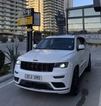 گراند شيروكي أوفرلاند • ٨ سلندر ٥.٧ • سقف بانوراما