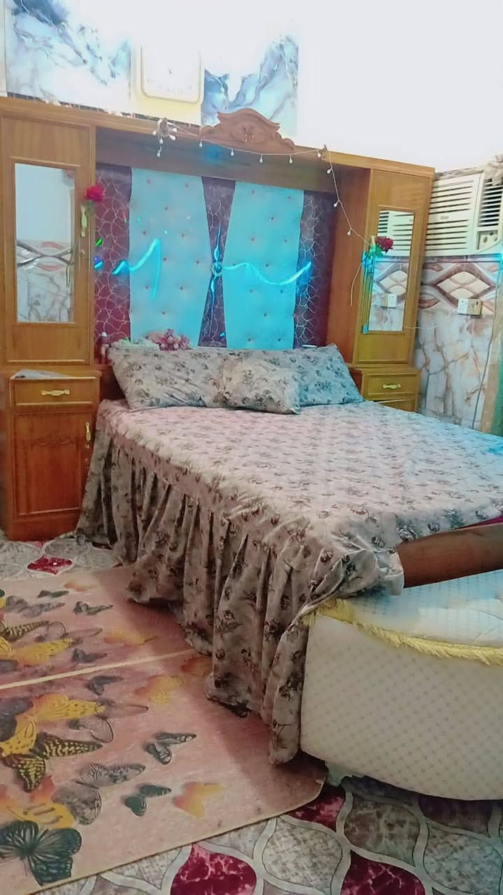 سلام عليكم غرفه درجه اولى ست قطع ام الملحق جديده مستخدمه  شيء قليل مكاني الدجيل سعر على ***********
