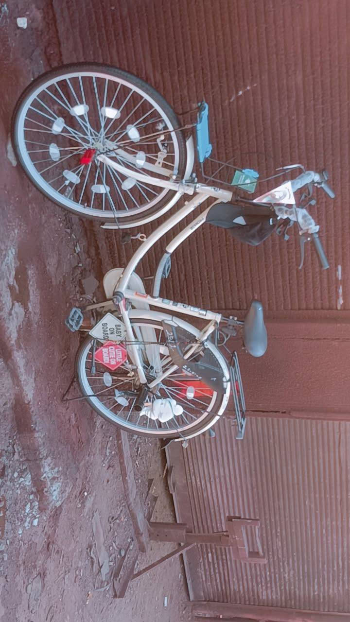 السلام عليكم باسكل بناتي موديل2021جديد نضافه 90 %السعر 190وبي مجال رقم الهاتف ***********وبي واتساب
