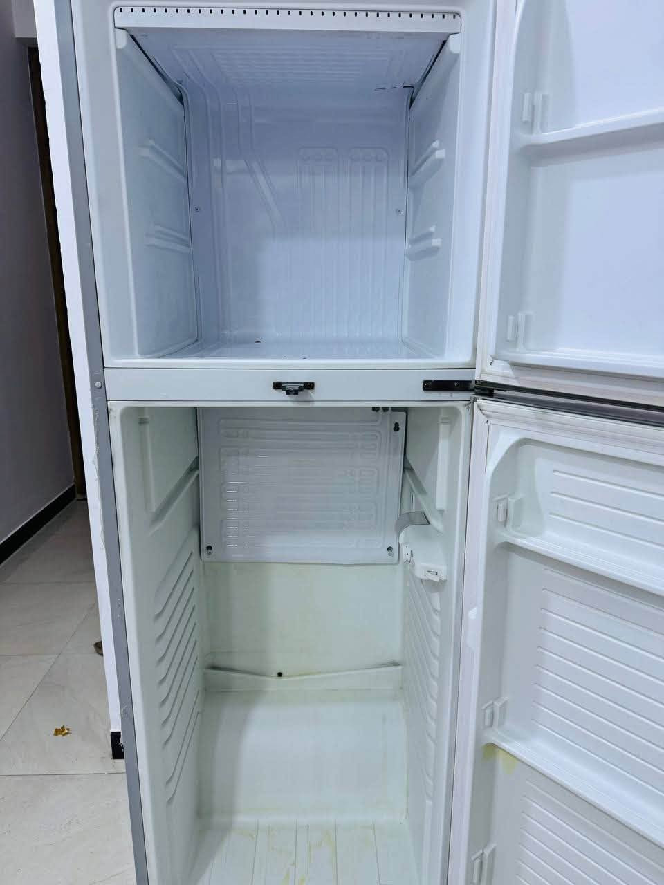 ثلاجة نوع كرافت 
جديدة جداً استخدام بسيط
المكان بغداد الدورة 
للاستفسار خاص او اتصال 
*********** واتساب
