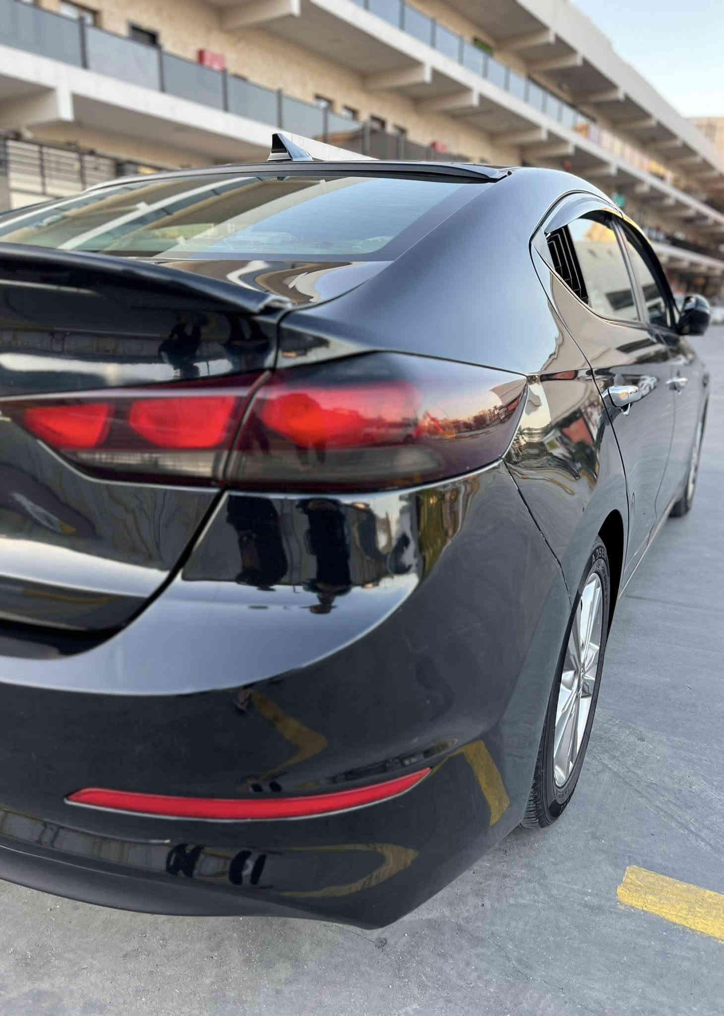 بسم الله الرحمن الرحيم
السلام وعليكم
للبيع النترا 2018 LEMTD
وارد امريكي فول 
السيارة رقم بغداد الجديد
هزة وسنوية كلة جديد شرط التحويل
ماشية124000 
محرك 2000 دوش

المواصفات :-
فتحة سقف سلايت
بصمة تشغيل 
بصمة ابواب وصندوق
شاشة اصلي 
ابل كار بلي 
بلوتوث USB AUX
ثلاث انظمة قيادة 
ايكو سبورت نورمال
هيتر كشنات
الكشنات والداخل لون ابيض
تبريد بيانو شاشة منفصل
تكم استيرن 
رادر نقطة عمياء
تحديد مسار
حساس تايرات 
جام ٤ كهرباء
ليدات امامي خلفي
لايتات امامي زينون
ESDمانع تزحلق
بريكABS

بعد بيهة هواي 
مواصفات مذاكرهن
السيارة جاهزة مابيهة نوقص
محرك كير كهربائيات شرط
اي استفسار تعال خاص او اتصل
***********
عنوان السيارة بغداد
