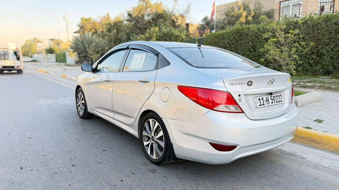 سلام عليكم مرخصة إلادمن المحترم اكسنت خليجي موديل ٢٠١٥ بيها ٣ قطع صبغ بدون دواخل كير مكينه مكفول 
صدر مكفول
تبريد تدفئة مكفول 
تخم تاير جديد 
والسياره أحلى من صور وتراي وين ميعجبك 
السعر ٨٨ وبيها مجال كلش قليل عنواني بغداد البياع مدينه الذرى 
***********
