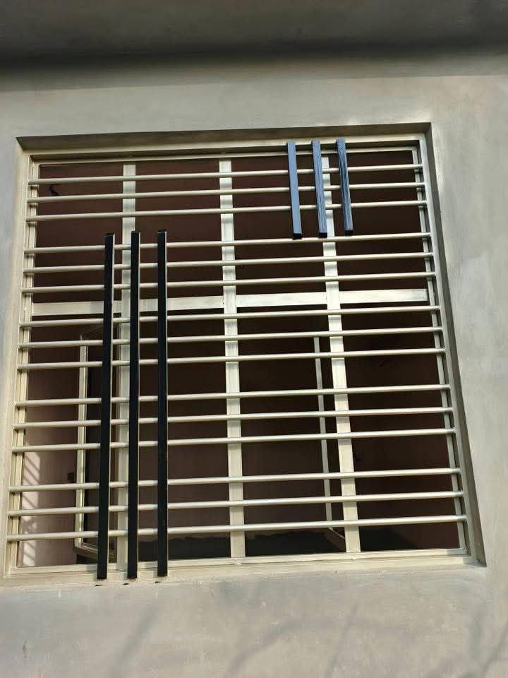 صبغ وتنظيف الشبابيك والابواب والجدران *********** للاتصال شغل درجه اولى بأسعار مناسبة #ميسان #العماره
