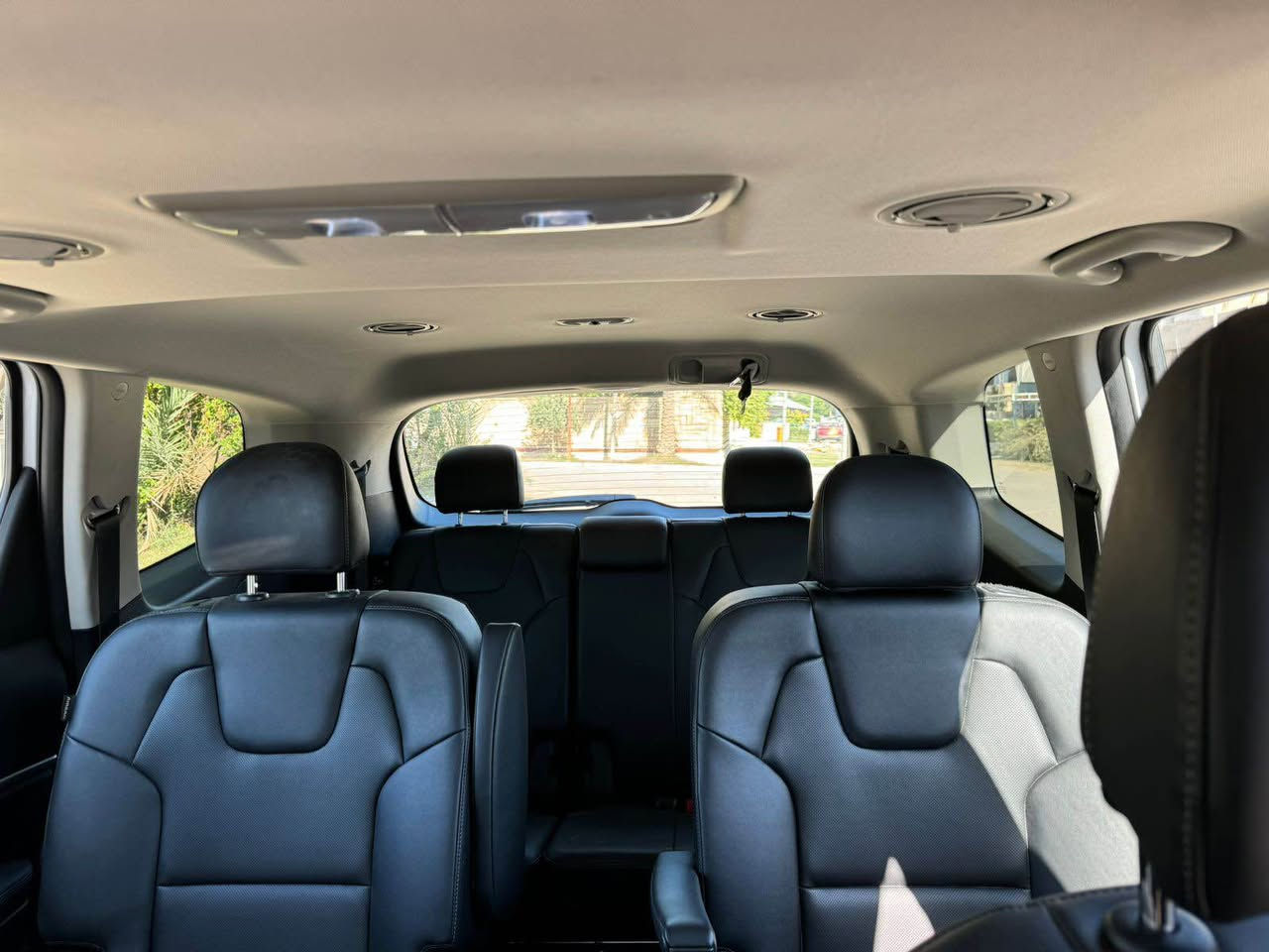 كيا تيلورايد 2024 
باب خلفي والباب الامامي ومصلحات نفسهم بدوووووون ايربالك )    
المواصفات 
‎✅ كيا تيلورايد  رقم بغداد 
‎✅ محرك 6 سلندر 3800  
‎✅ ستيرن تدفئة 
‎✅ ويل كب حجم 20 اسود
‎✅ عداد المسافة الحالي١٠٠٠٠
‎✅ بصمة ابواب امامية  وبصمة تشغيل 
‎✅ لايتات زينون عالي ناصي عدستين مع كشافات دعامية 
‎✅ اشارة في المرايا الجانبية مع حساسات الاجتياز 
‎✅ مصابيح ترحيب في مقابض الابواب 
‎✅ رادار امامي تفاعلي للتوقف التلقائي امامي خلفي
‎✅ السيارة سلايد روف فتحتين 
‎✅ حساسات امامي خلفي اصل 
‎✅ كاميرا خلفيه  برؤية 360درجة 
‎✅غرفة السيارة اسود ملكي:
‎✅ تحكم كهربائي متكامل لقاعد اماميه بلكامل 
‎✅ المقاعد الامامية تدفئة وتبريد كشن 
‎✅ شاشة دشبول كبيرة لمجموعة من الايعازات والضبط 
‎✅ مقاعد وسطية تطوى كهربائيا ويدوية الفتح 
‎✅ انارة ليزرية متعددة بمزيج هائل من الالوان لأنارة دواخل السيارة 
‎✅ اوتو بارك 
‎✅ خاصية تحديد المسار والتنبيه عند الخروج من المسار 
‎✅ المقعد الوسطي منفصل وعدد الركاب 7 
‎✅ تبريد السيارة 3 قطع 
‎✅ تحكم ستيرن جهتين متعدد الايعازات 
‎✅ وضعيات القيادة عدد 5 
‎✅ تنبيه بالارتجاج في المقود 
‎✅ وباقي المواصفات بالسيارة الغنية عن التعريف 
مكان السياره زيونه - شارع الربيعي 
للاستفسار الاتصال على ***********
سعره 30500$ وبيها مجال بسيط بغداد, العراق
