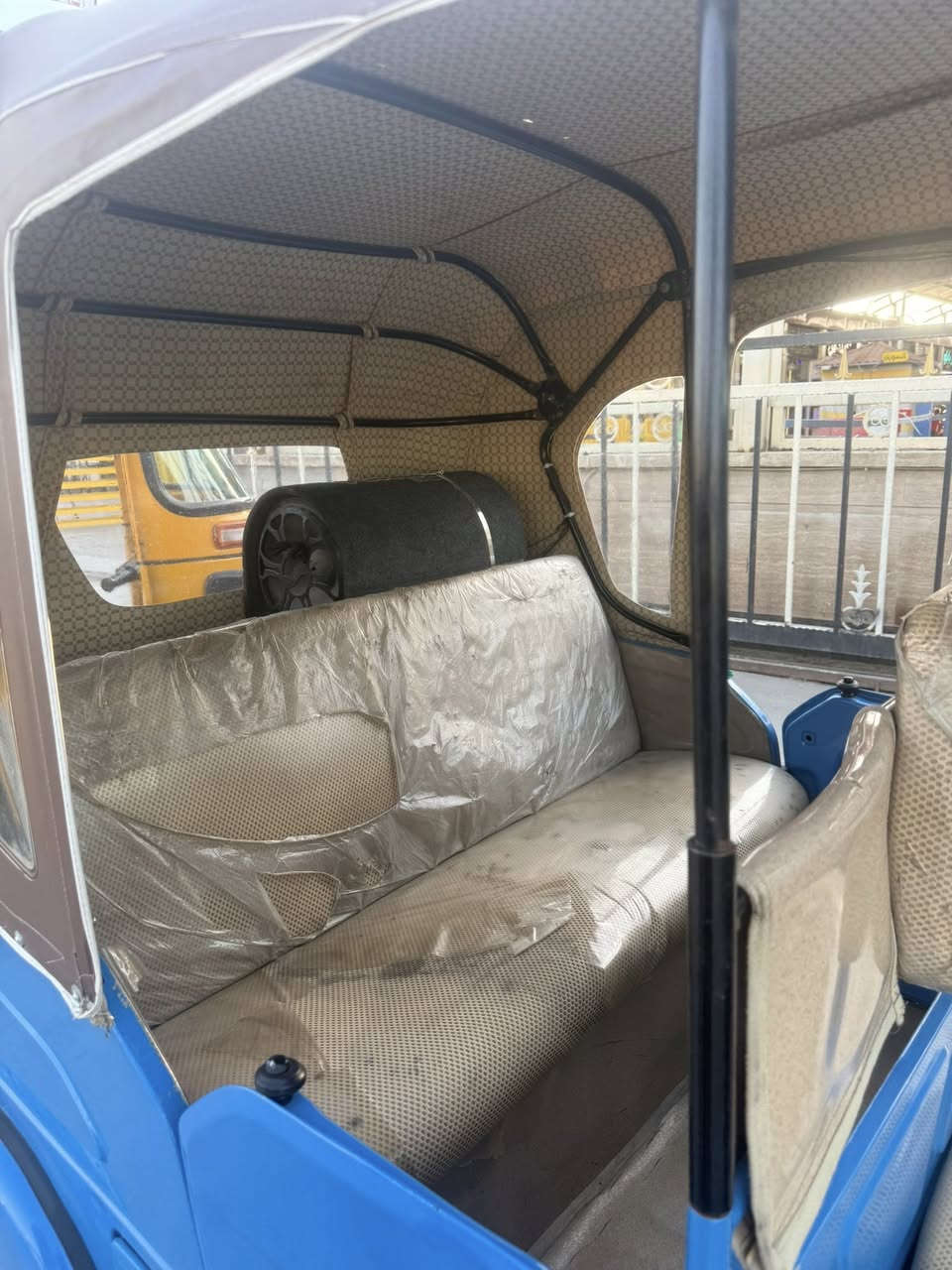 سلام عليكم اخوان تكتك للبيع
موديل 22مضلع 
الون ازرق 
رقم وسنويه ب اسمي بغداد شرط التحويل 
حاله المكينه كفاله عامه 
حاله الكشر نضيف نضافه 90% بي تعمير دوس  اربع اصابع لا اكثر 
وضربه خفيفه بلغد الايسر بارد 
السعر 9.750.000
التواصل اتصل على الرقم المذكور او وتساب ما متواجد فيس 
***********
العنوان بغداد الشعله
