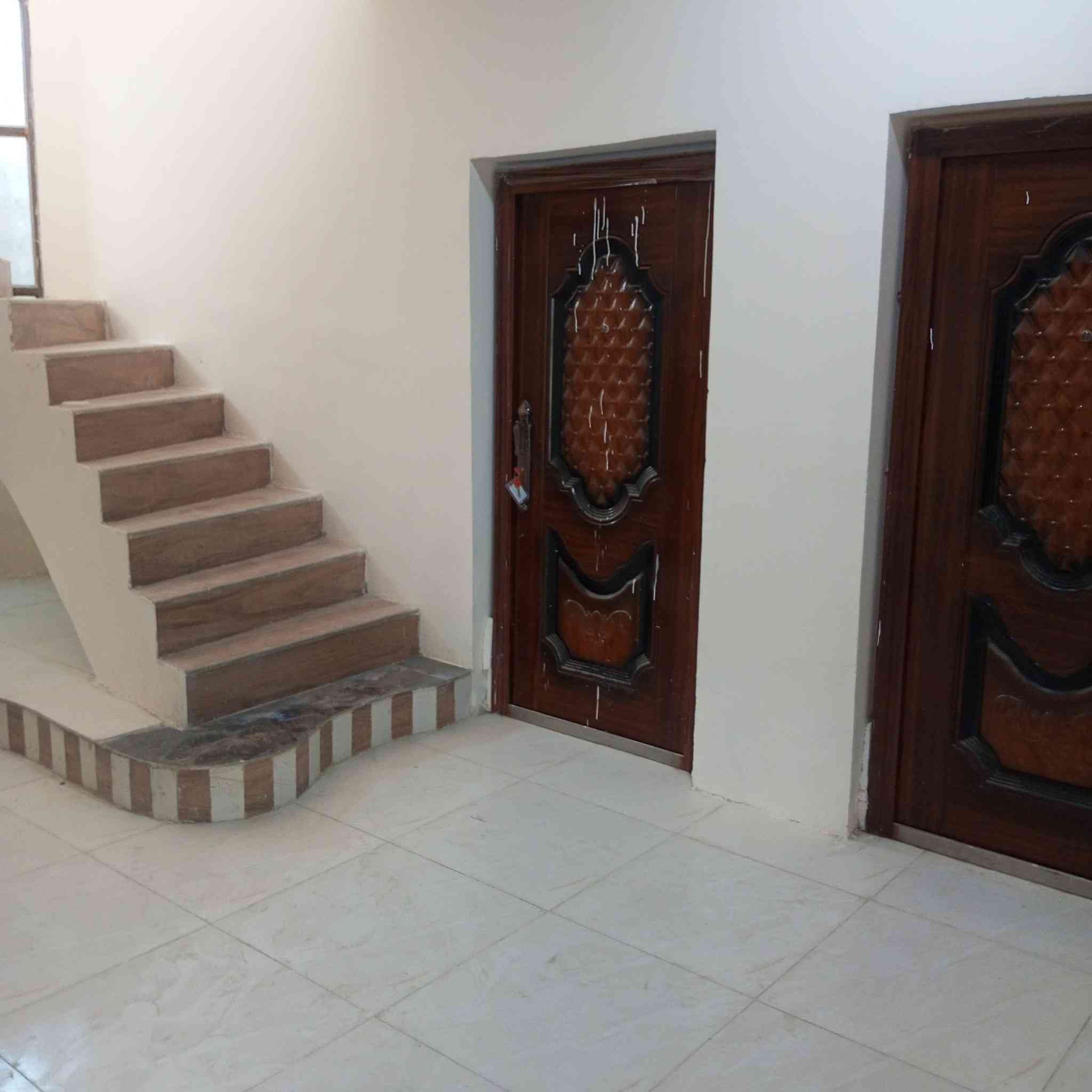 سلام عليكم
بيت مساحه 
200متر
طابق ونص 5غرف
3غرف جوه و2 فوك 
مطبخ كبير 
دوانيه 
3حمامات مشتركه خارجي داخلي وفوك
مطلوب إسكان تقريبا 35 ينزل من ضمن السعر
195وبي مجال 
العنوان تضحيه حي المالكي مقابل المجمع السكني 

تريد نسدهن تريد نبقيهن عليك انت تسدد 228بالشهر
***********
