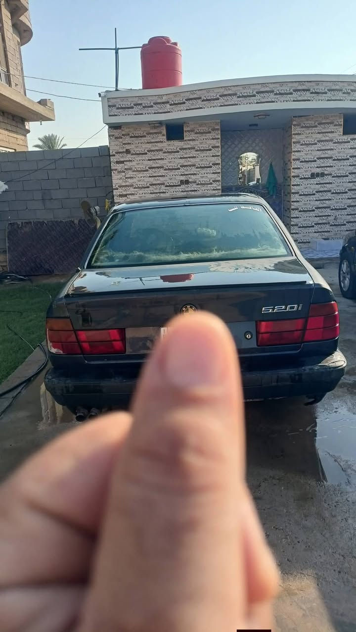 السلام عليكم للبيع بي ام دبليو لون نيلي موديل 90 حجم 520 سكف سلايت محرك مفتوح كير اوتو تبريد شغال سياره عل وضع شركه لا صبغ لا ضربه سعر 43 وبيه مجال مكان الرمادي حصيبه الشرقيه ***********
