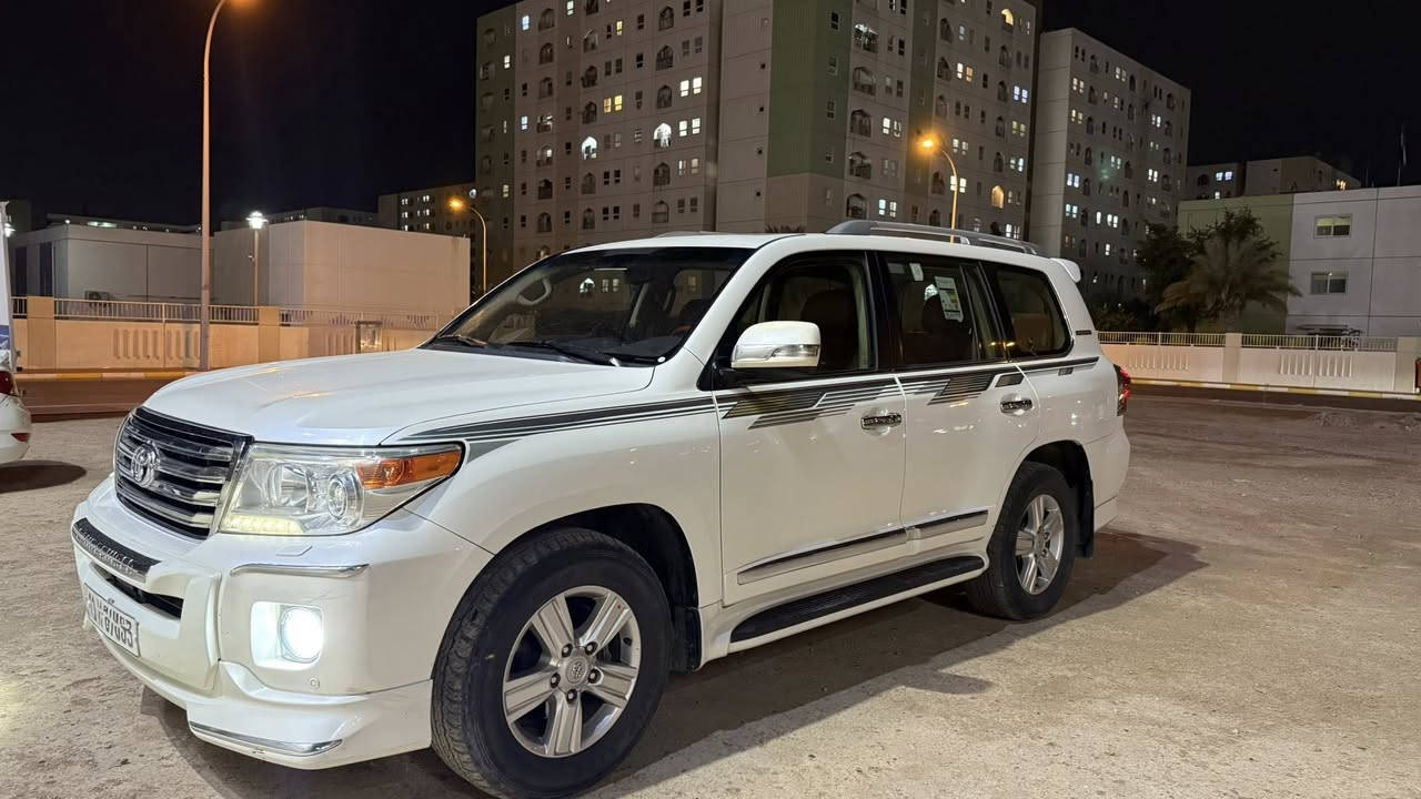 لاندكروز GXR موديل 2014
السلام عليكم لاندكروز GXR شركة SAS
موديل 2014 
معدل المشي 127
 مكفوله من الصبغ 
رقم بغداد 
السياره جديده مثل ما واضحه بالصور
عنوان السياره بغداد 
***********
