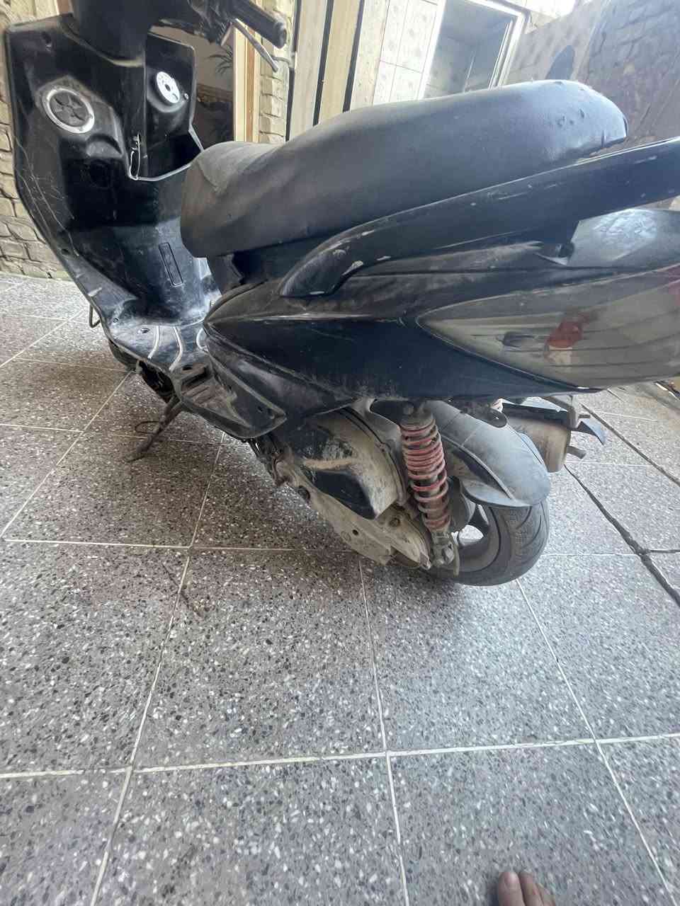 للبيع سكنس فحل 
كوم حديد 
ابيعلك طافي اكفله اللك من بوكه تجي تأخذها من باب البيت 
دراجه نقصها باتري او قبق هندر 
شغاله جانت ما بيها اي شي 
سعر ٢٥٠ قفل قفل 
الاستفسار ***********
مكاني بغداد بلديات تقاطع الكهرباء
