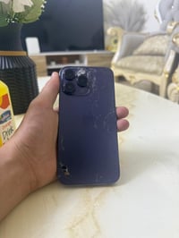 تلفون 14 برو ماكس  ذاكره 256  بطاريه 77  تلفون ما مفتوح بس ضهر مكسور م...