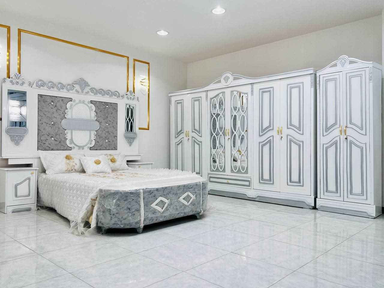 غرفة نوم تركية بالنجارة العراقية
((مستعمل نظيف شهرين فقط ))

تتكون من 10 قطع 

صبغ حراري مرمري درجة اولى 

الخارج 4 ملم MDF

والداخل 3 ملم معاكس ابيض طبيعي 

النرمادة شريطية على طول الباب 

الكنتور نظام قفايص فتح وشد 

عرض الكنتور 3 و20 سم

ارتفاع الكنتور 2 و40 سم

السرير بلوك ٦ ارجل بلاويد 

شازلون 

ميز تواليت + طابورية

طول السرير 200 سم 

عرض السرير 160 سم 

الضهر براغي بغداد, العراق


**إذا كنت صاحب هذا الإعلان وتريد حذفه لأي سبب، رجاءا أرسل رسالة إلى الدعم الفني**