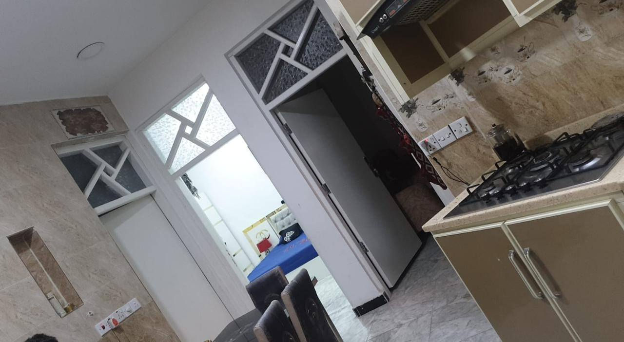 دار للبيع مساحة ١٠٠ متر غرفتين نوم واستقبال ومطبخ وحمام داخلي وحمام خارجي وبيتونه وسطح .. المكان الزعفرانيه دور الشرطه للاستفسار الاتصال عالرقم  *********** ...
مكلف بالنشششر
