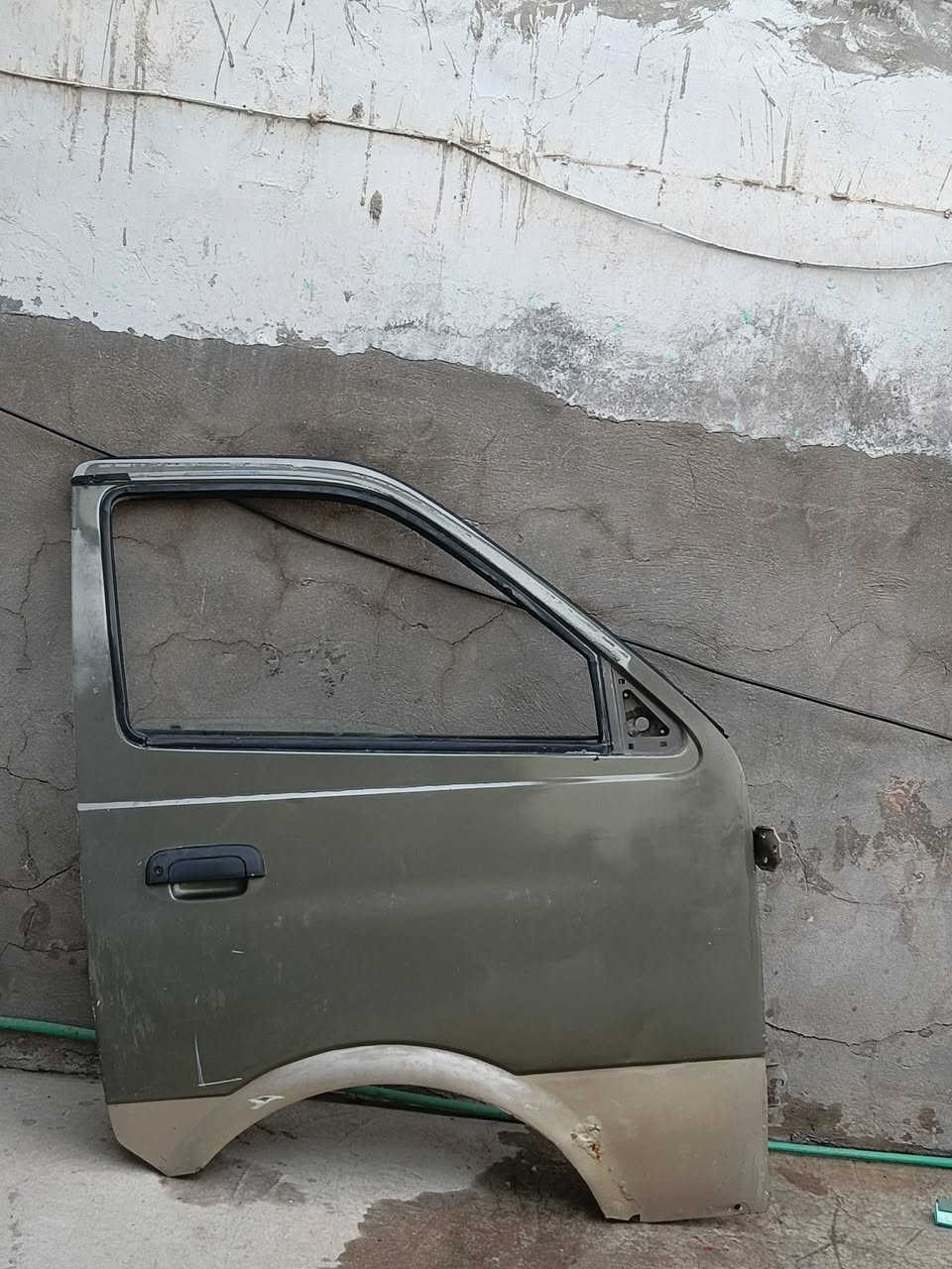 بيبان للبيع مال الفين واثنين  باب سايق والصدر بسعر مناسب ***********
