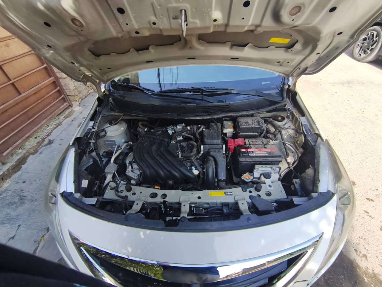 السلام عليكم سني موديل 23 ماشية 70 الف قابل للزيادة مكفولة من الضربة ومن كلشي ، دعامية امامية مبدلها بتجارية . 
السيارة بسمي رقم اربيل رايدها 122$ 
(غير متواجد على الفيس)
 فقط اتصال على الرقم ***********
