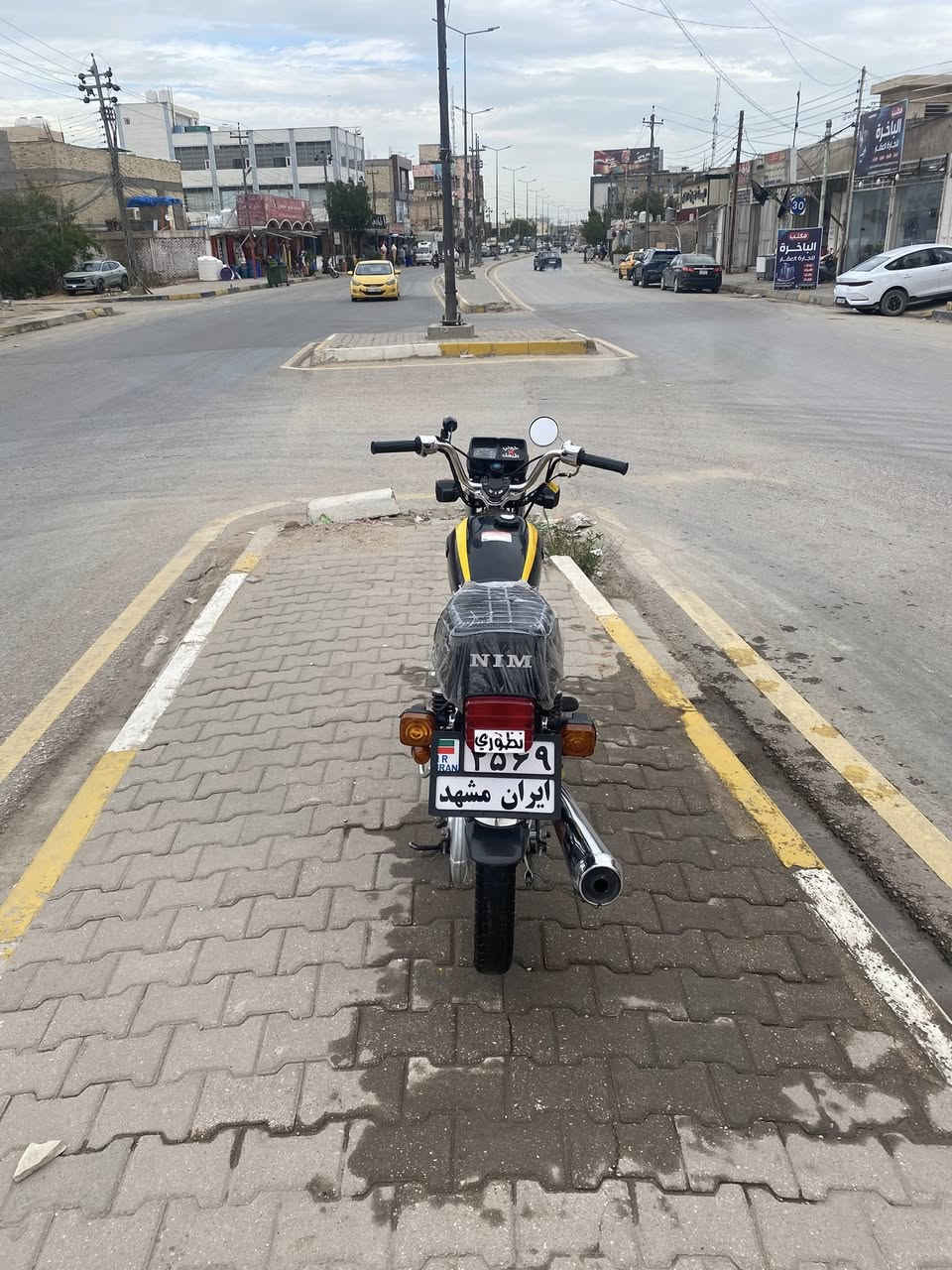 السلام عليكم حبايب دراجه اربع كير مديل 25 نضيفه مامفتوح كلها بدلادي برغي تجاري مابيها دراجه كلك كلك بدون اوراق سعرها 450 وبيها مجال حك جيه مكاني كربلاء حي النصر مامتواجد علنت ذا شراي اتصل***********
