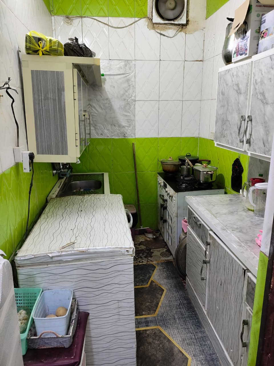 يوجد لدينا بيت للايجار
مساحته 50 متر طابق واحد 
موقعه حي الزيتون شارع ابو الدهن
ايجاره 200 الف 
للاستفسار الاتصال على الرقم التالي***********
