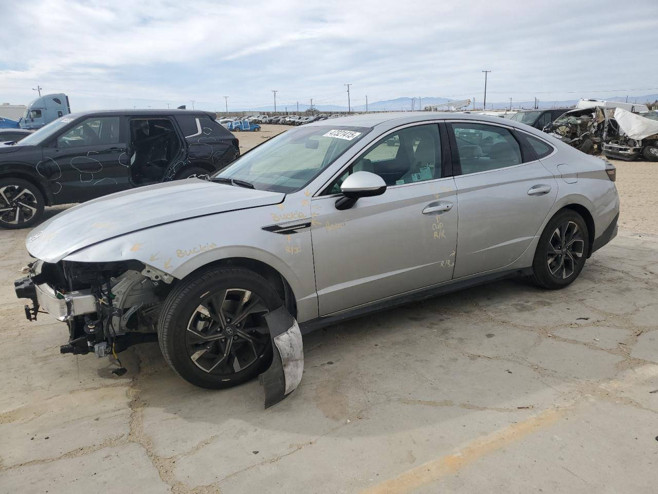 سلام عليكم هونداي سوناتا لبيع فقط موديل 2024 حادثه بس دعاميه وقليل بجاملغ بدون ايرباك سعر 210 وبيه مجال موبايل 📱 ***********
