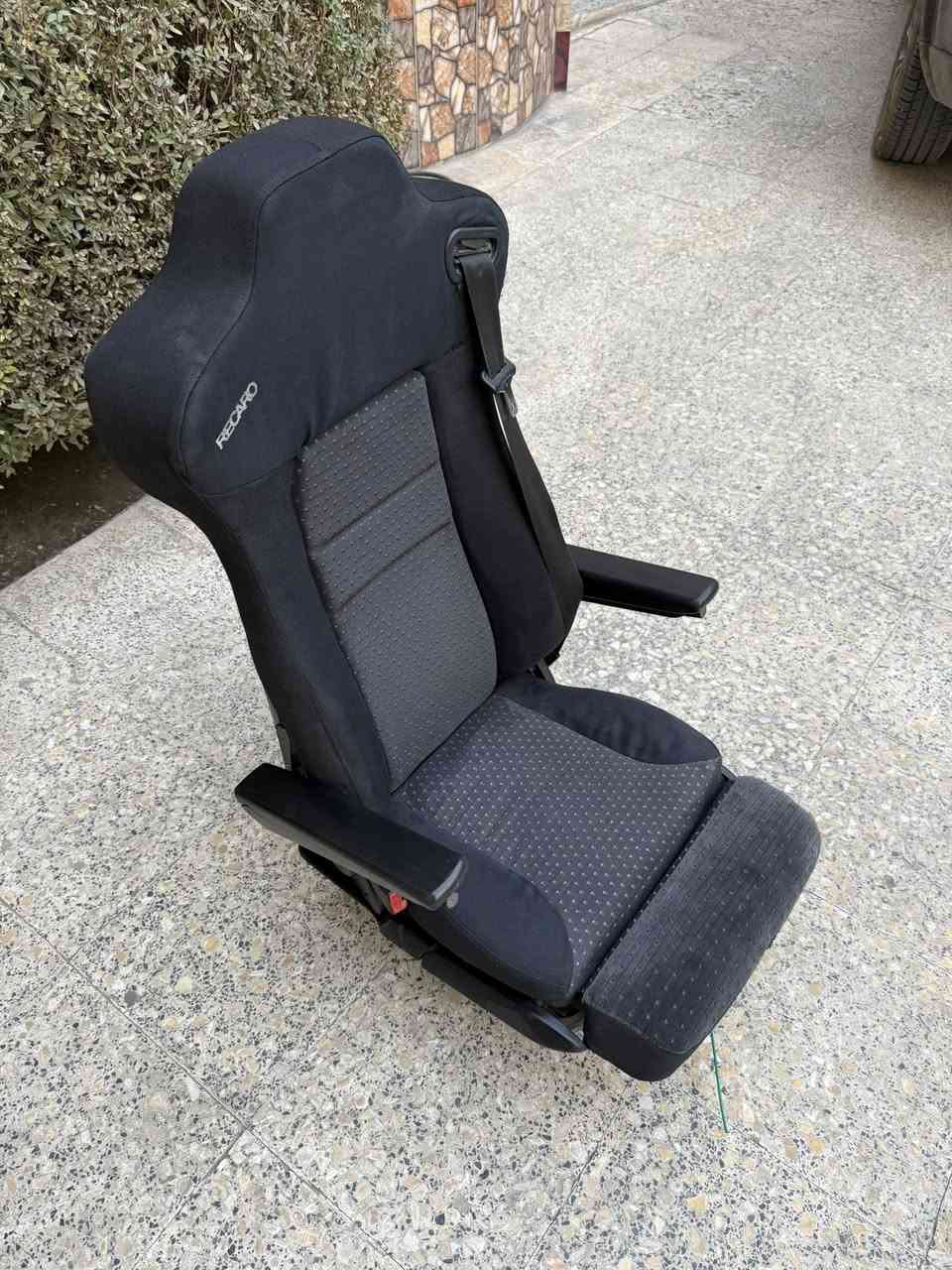 كشن سائق باص ام السيوف
نضيف جدآ 
مكانة بغداد 
***********
