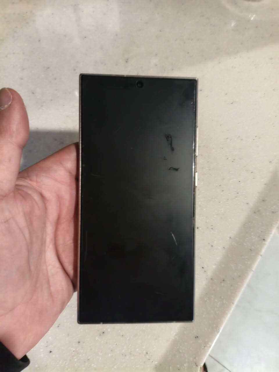 للبيع سامسونج اس 24 الترا 256 لون سلفر جديد جدا جدا بدون لا طخه ولا شخط مع كرتونه وكافه ملحقاته مع هديه ست كفرات ب 925,000 قفل بدون عمله مكاني بغداد 
***********
