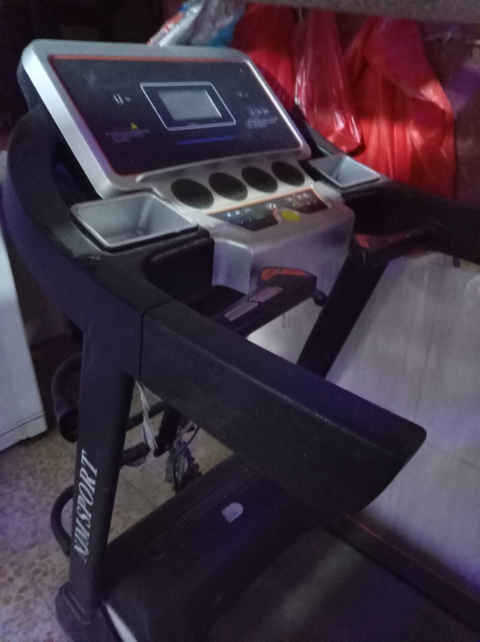 السلام عليكم عدي هذا جهاز جري شتريت جديد ب 700 وريد ابيعه سعره 400 جديد ما مستخدم فقط 3 اشهر وضميته شغال كله هواي مواصفات بي بس ما اعرفهن😁 شراي يتصل ***********
