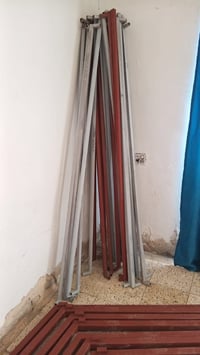 خيمه مثلثه حديدها ٢ ملم تاخذها مصبوغه كامله طول ١٠ متر عرض ٤ ونص 07733...