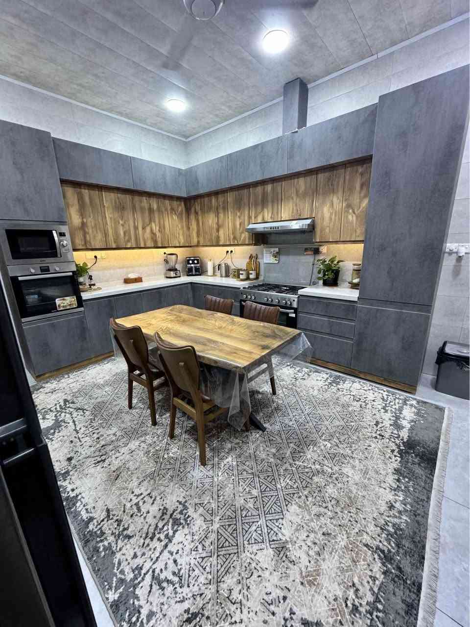 بيت طابو زراعي في البصرة / مناوي لجم / شارع المطاحن 
البيت قريب عالشارع العام 
مساحة ١٥٠م واجهة ١٠م ونزال ١٥م
يحتوي على ٤ غرف منام واحدة في الطابق الارضي و٣ فوق
السعر ٢٣٠ مليون
للاستفسار الاتصال 
 0775 213 9224 البصرة, العراق
