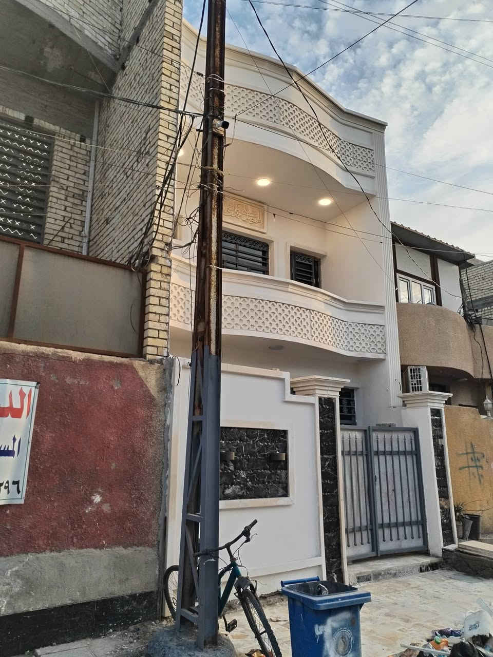 من رخصه مدير الكروب المحترم بيت للبيع زراعي عقد 117 نهاية شارع سوك رضا مساحه 110 على شارع التبليط مو فرعي خدمات كامله للاستفسار مراسله او اتصال ***********
