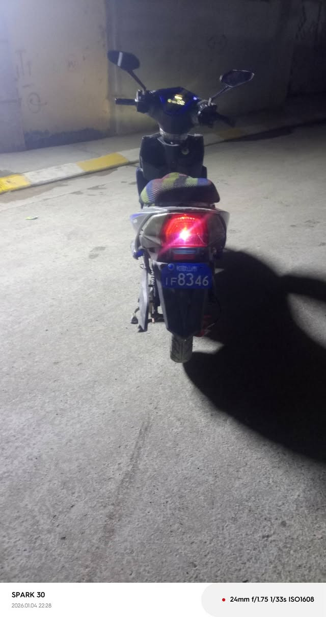 سلام عليكم من رخص لادمن دراجه سكنس لماسه 
بطاريات 10يقره مانع سرقه بصمه 
دراجه حلوه سعر بلاش 300 أو بي مجال 
متواجد عله الفيس ه‍‍***********
