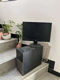 للبيع الاتصال على رقم 07745365505  شاشة LG + محرك حاسبه