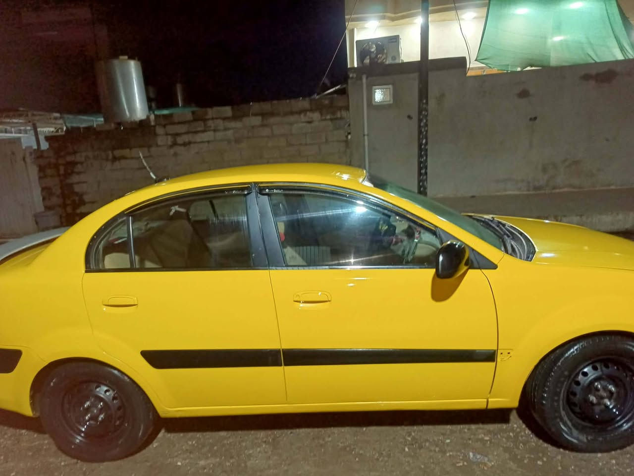 السلام عليكم 
كيا ريو  امريكي موديل 2010 رقم ديالى اني الشرعي مالها كابون بانزين بيها سنويتها لي 2027 منضومة غاز بيها 
السيارة بيها اتلث قطع تبديل اصلي 
السعر 80 وبيها مجال
مكلف بل نشر الاتصال ع ارقام

الرقم ***********
***********
