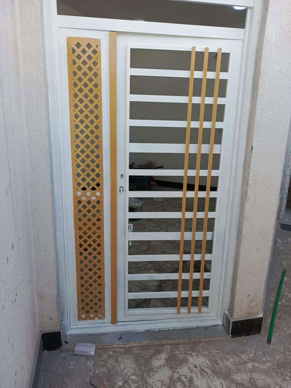 صبغ وتنضيف جميع انواع البيبان والشبابيك شغل درجه اولى
لاستفسار ***********

