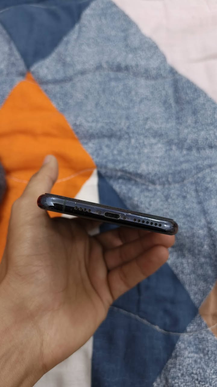 ايفون 11 برو ماكس ذاكرة 256 جهاز مامفتوح ولا مبدل بي شي بطاريه 75 البلاديه جهاز بي شخوط خفيفه ما مأثره وضايعه الضهر نضيف بدون ملحقات رايدة ب375 ومجال قليل العنوان الجزيرة شط العرب 
***********
