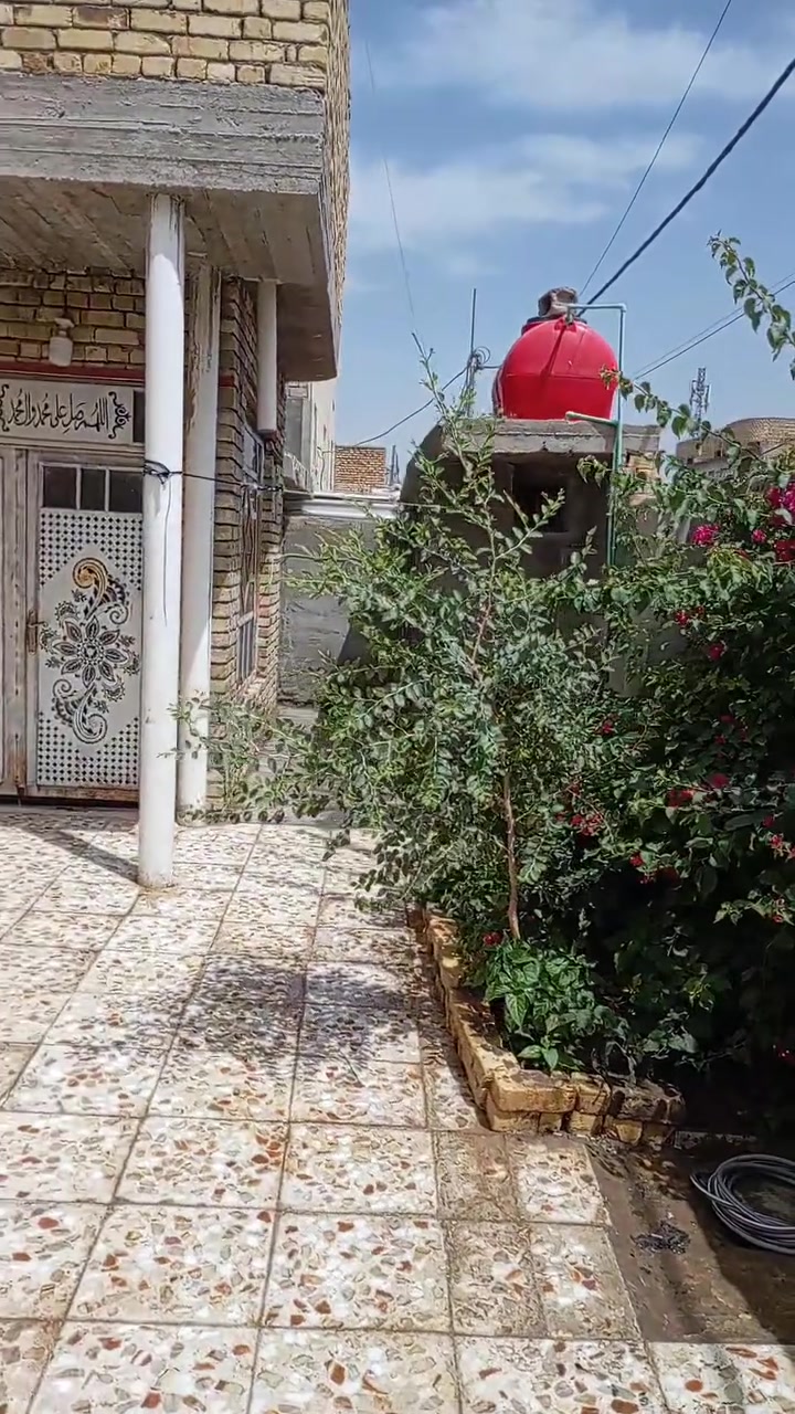 سلام عليكم بيت ركن عله شارعين تبليط المساحه 180 واقع حال 200 لقطعه مربعه غرفتين نوم 5×4 ستقبال 7×4 صاله 8×4 مطبخ 4×4
صحيات خارجيه داخليه العنوان شارع موسه المختار مقابل كراج جديد*********** ألعقار طابو صرف بناء 2021
